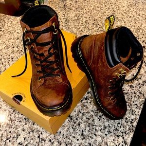 Dr Marten's Brown and Black leather lace up women's Boots sz 10 Great condition